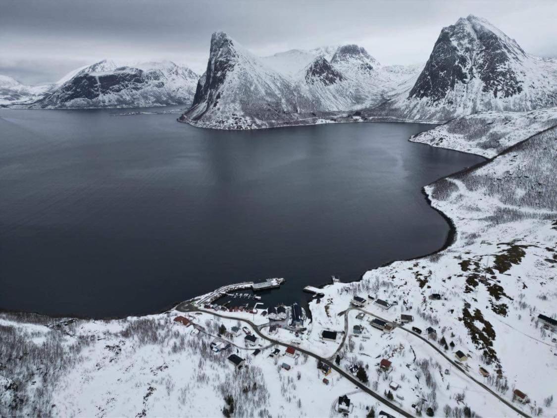 Апарт отель Senja Living Stonglandseidet Экстерьер фото